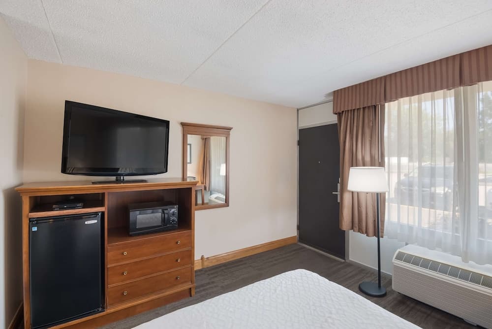 Best Western Inn interior in Goshen, IN — gallery photo 2