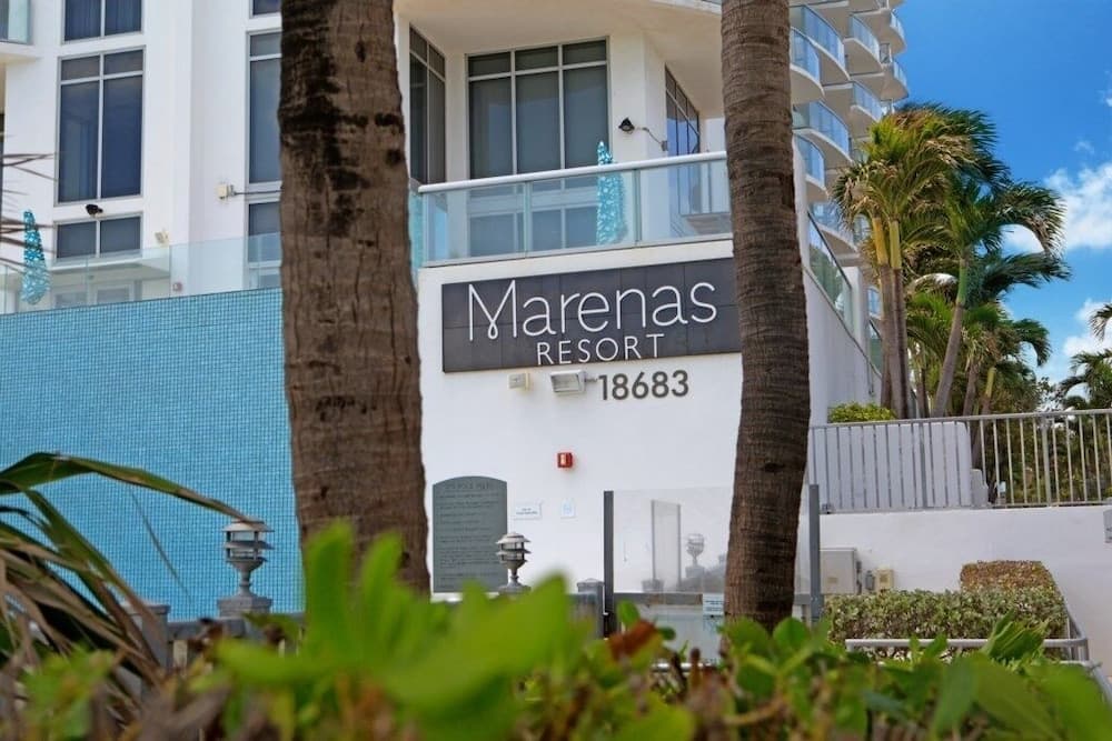 2 Br Luxury Suite In Marenas Beach Resort 2 Bedroom Condo by RedAwning — hotel in Sunny Isles Beach, Florida