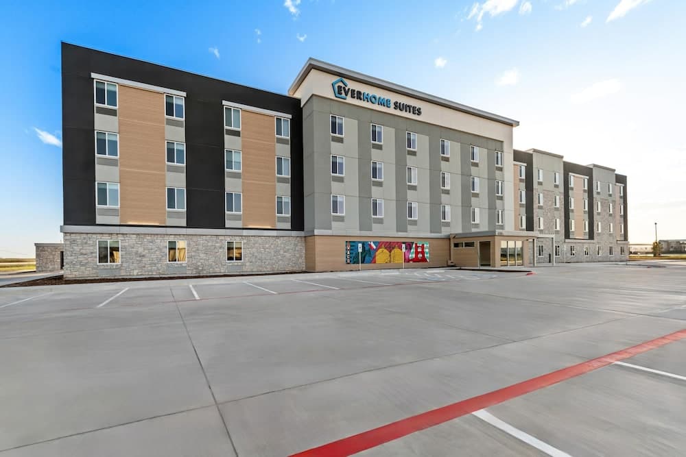 Everhome Suites Waco interior in Waco, TX — gallery photo 2