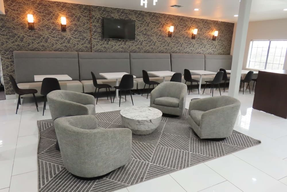 Best Western SeaWorld San Antonio interior in San Antonio, TX — gallery photo 2