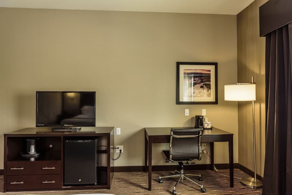 Holiday Inn Express Cheektowaga North East by IHG property views in Buffalo, NY — gallery photo 3