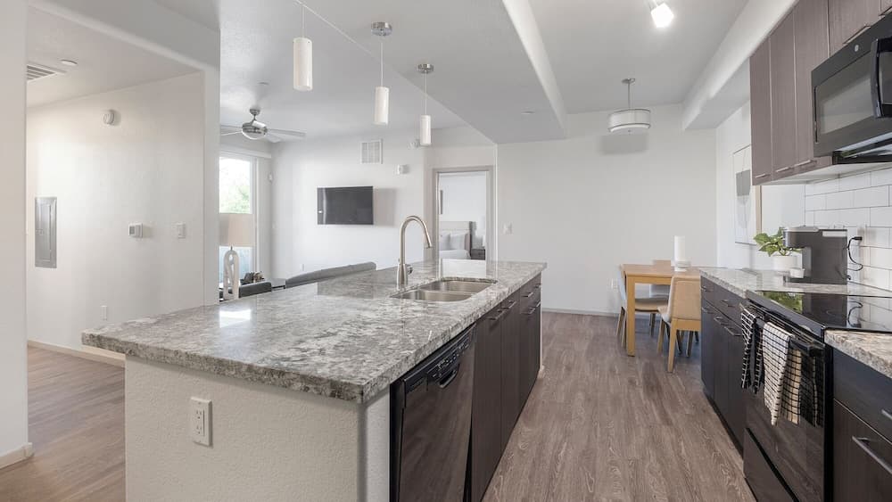 Landing Glendale Arrowhead interior in Glendale, AZ — gallery photo 2