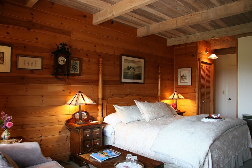 The Stanford Inn By The Sea Eco-Resort interior in Mendocino, CA — gallery photo 2