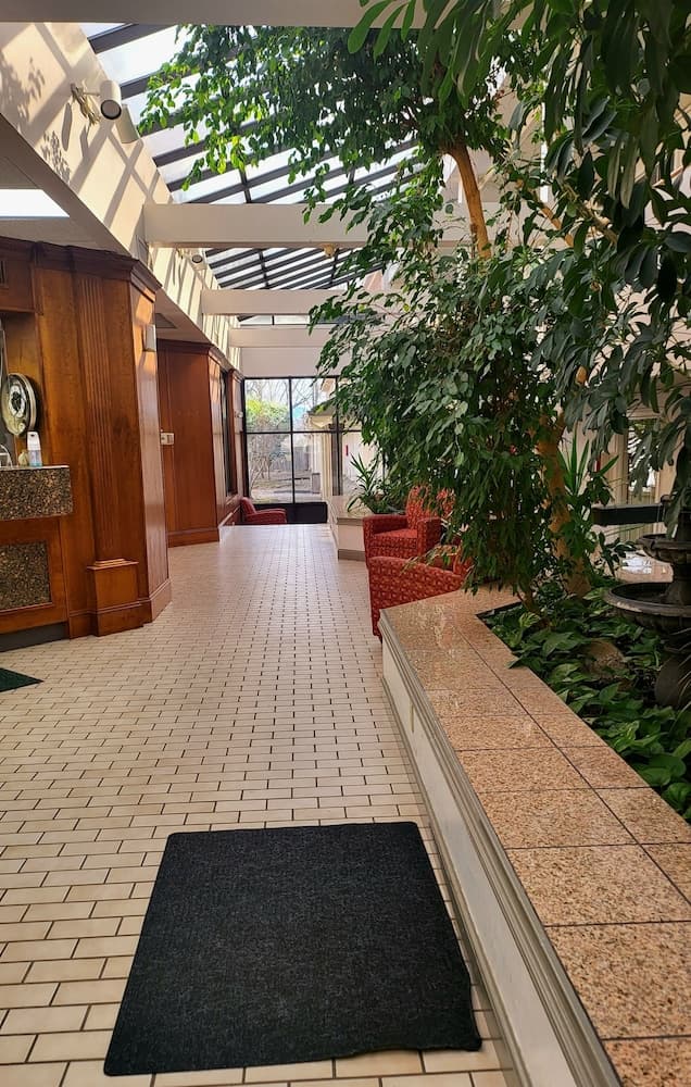 Greeneville Inn and Suites interior in Greeneville, TN — gallery photo 2