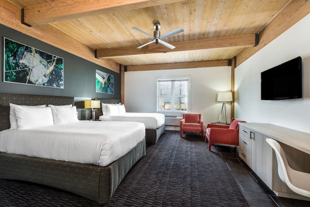 Harbor House Hotel and Marina at Pier 21 interior in Galveston, TX — gallery photo 2