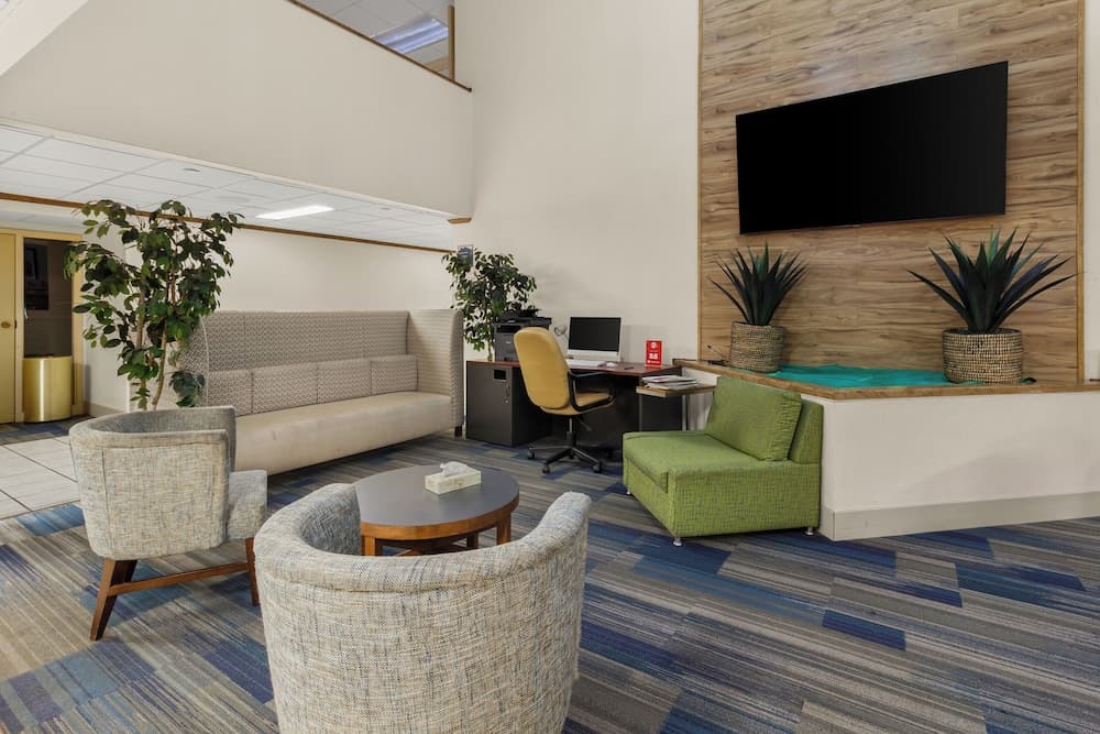 Suburban Studios Altoona property views in Altoona, PA — gallery photo 3
