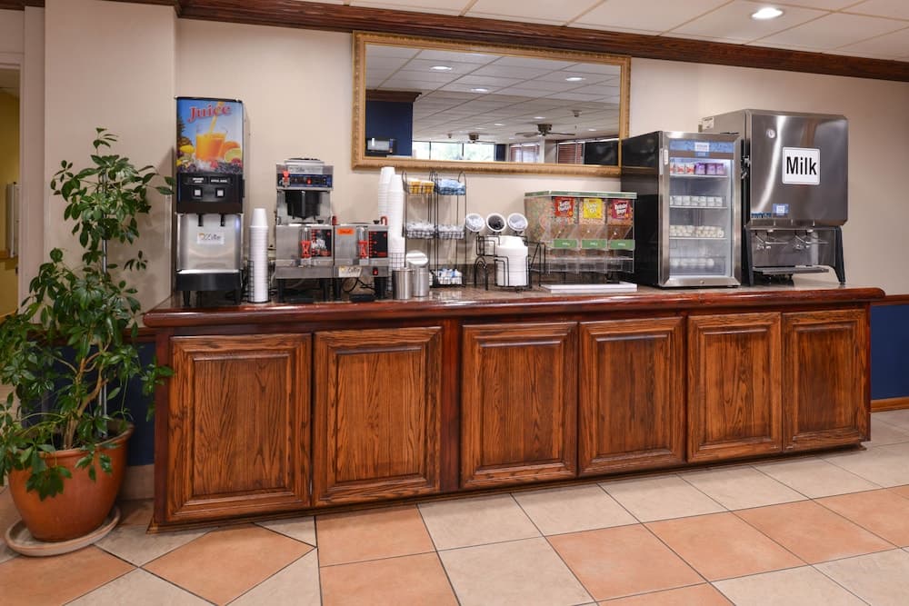 New Victorian Inn & Suites Omaha gallery photo in Omaha, NE — image 4