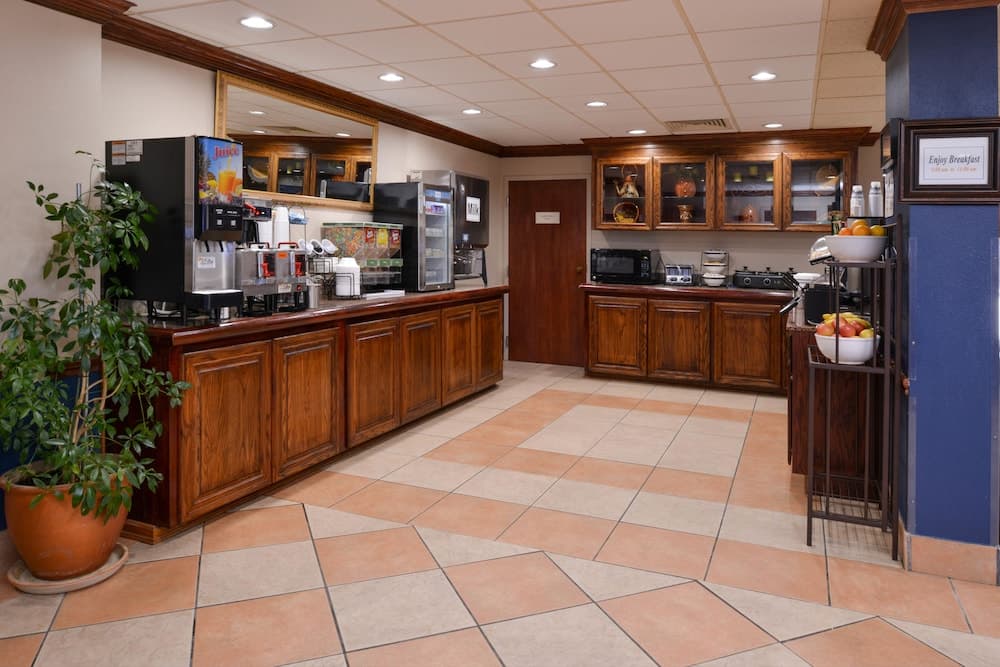 New Victorian Inn & Suites Omaha gallery photo in Omaha, NE — image 36