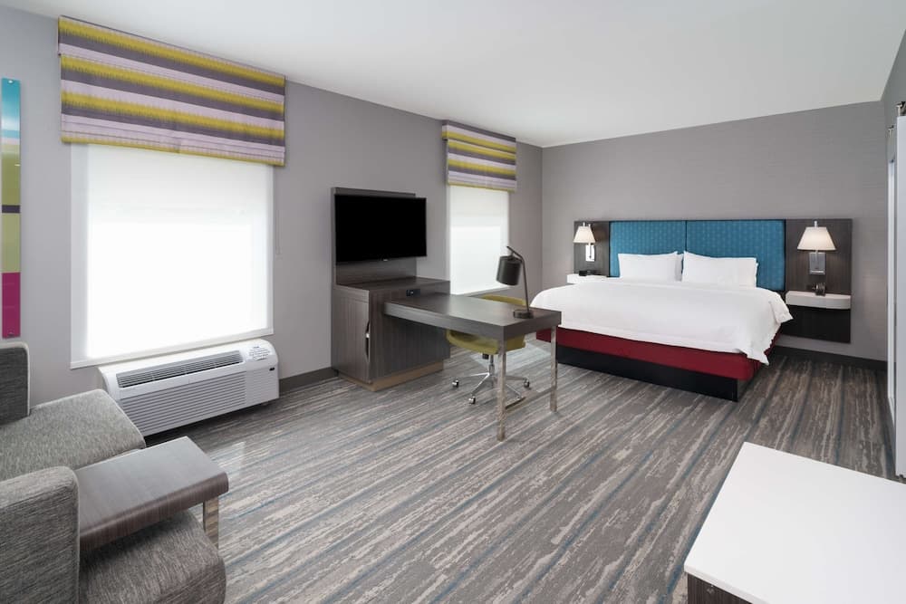 Hampton Inn Hardeeville interior in Hardeeville, SC — gallery photo 2