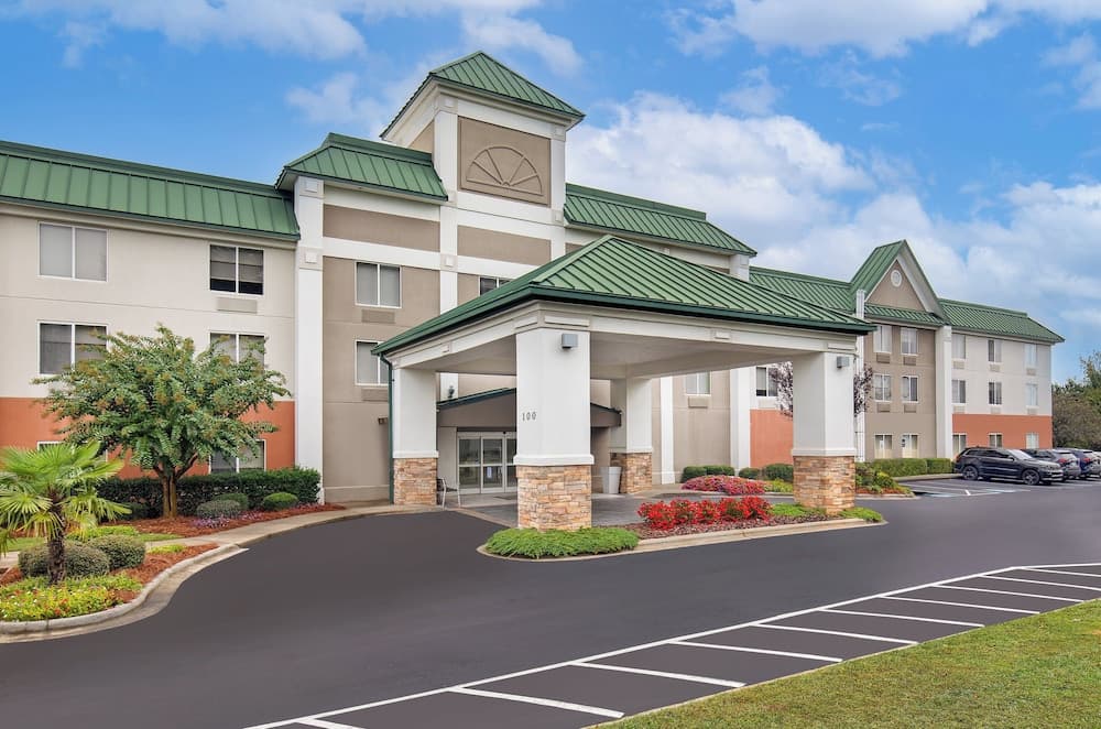 Holiday Inn Express Hotel and Suites Kings Mountain by IHG featured exterior or lobby in Kings Mountain, NC — similar hotel