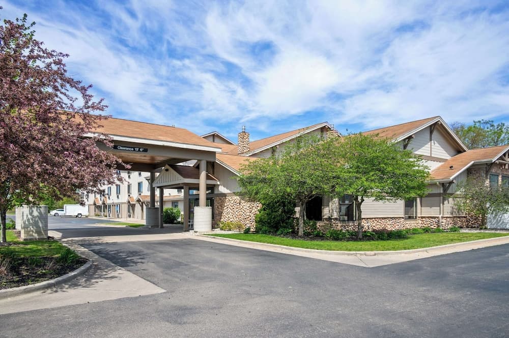 White Pines Inn & Suites featured exterior or lobby in Holland, MI — similar hotel