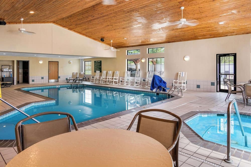 White Pines Inn & Suites gallery photo in Holland, MI — image 44