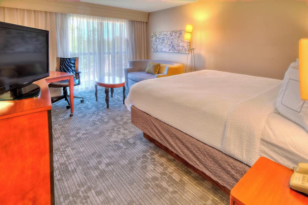 Courtyard by Marriott Memphis Germantown interior in Germantown, TN — gallery photo 2