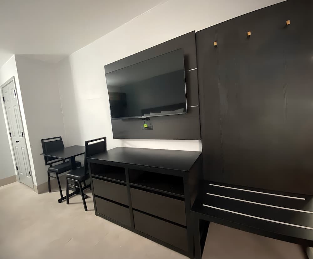 Super 8 By Wyndham Texas City interior in Texas City, TX — gallery photo 2