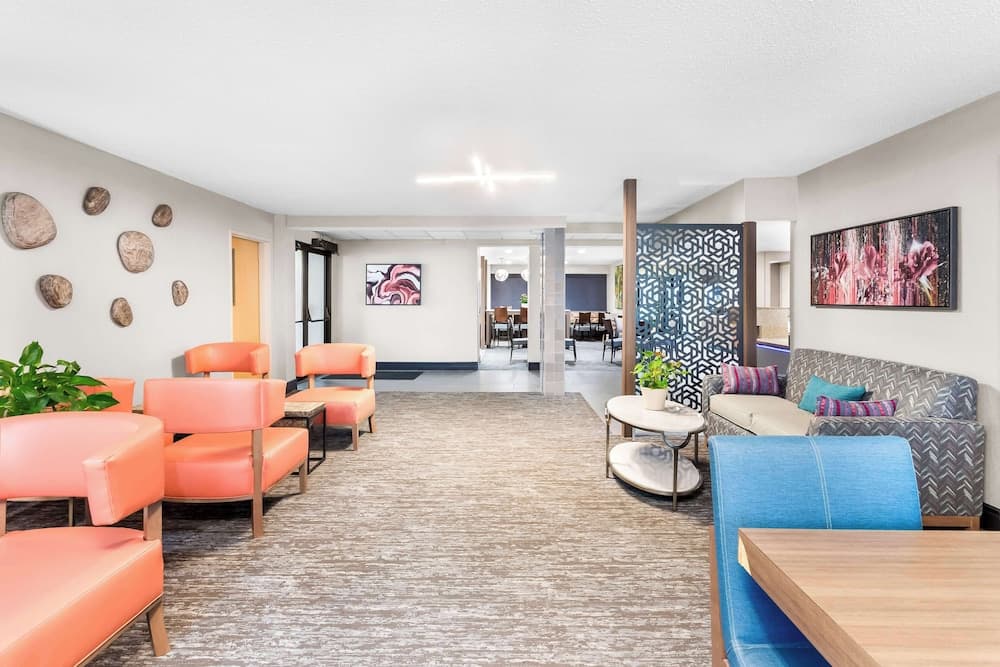 Best Western Oswego Hotel interior in Oswego, IL — gallery photo 2