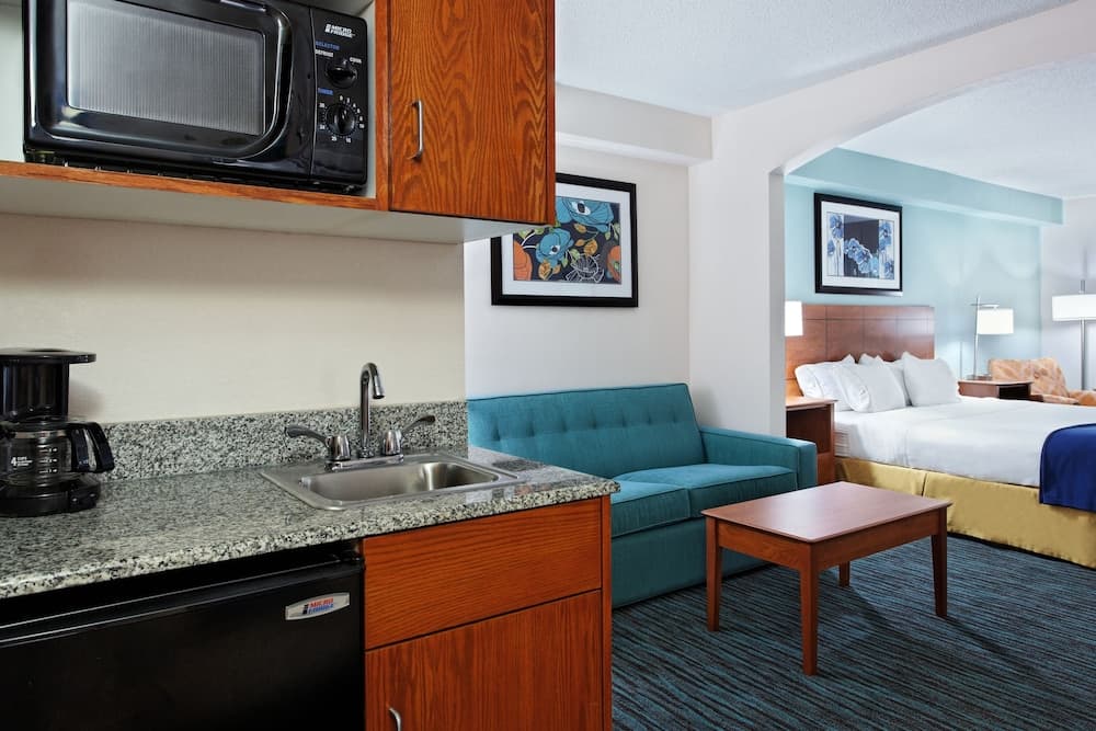 Holiday Inn Express Hotel & Suites Richmond-Brandermill by IHG property views in Midlothian, VA — gallery photo 3