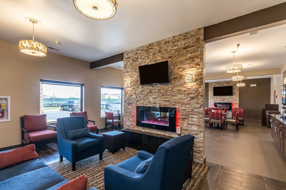Comfort Inn & Suites North Aurora - Naperville interior in North Aurora, IL — gallery photo 2