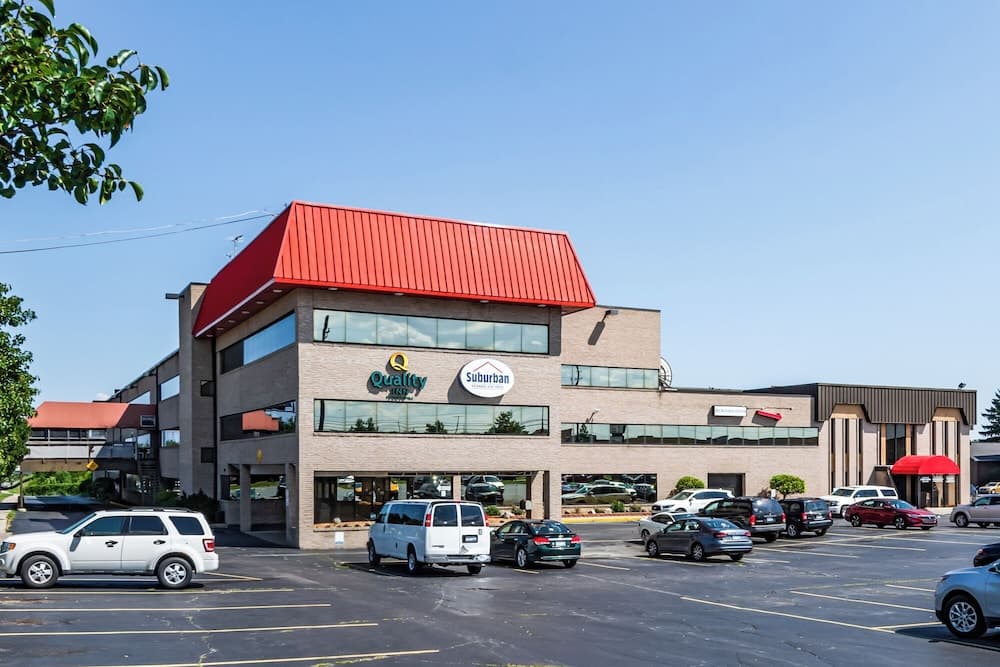 Suburban Studios Roseville-Detroit North interior in Roseville, MI — gallery photo 2