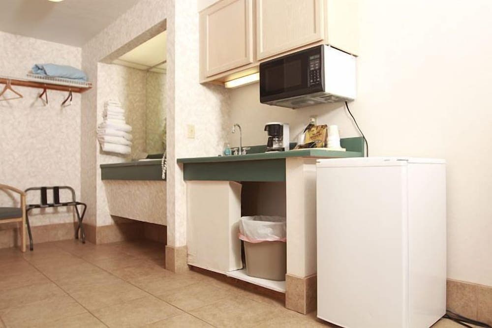 Beachfront Resort gallery photo in Port Clinton, OH — image 13