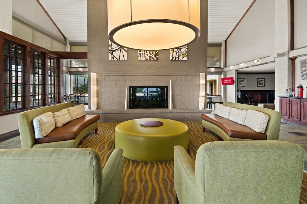 Red Roof Inn & Suites Irving – DFW Airport South property views in Irving, TX — gallery photo 3