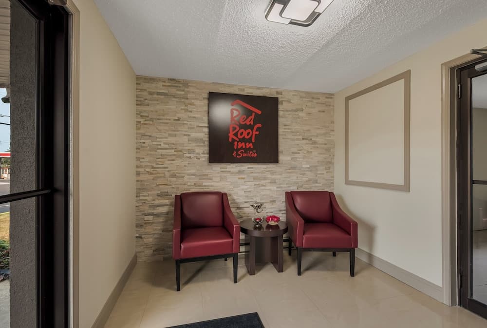 Red Roof Inn & Suites Vineland - Buena interior in Buena, NJ — gallery photo 2