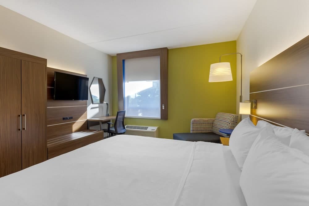 Holiday Inn Express Hotel & Suites Harrison by IHG property views in Harrison, AR — gallery photo 3