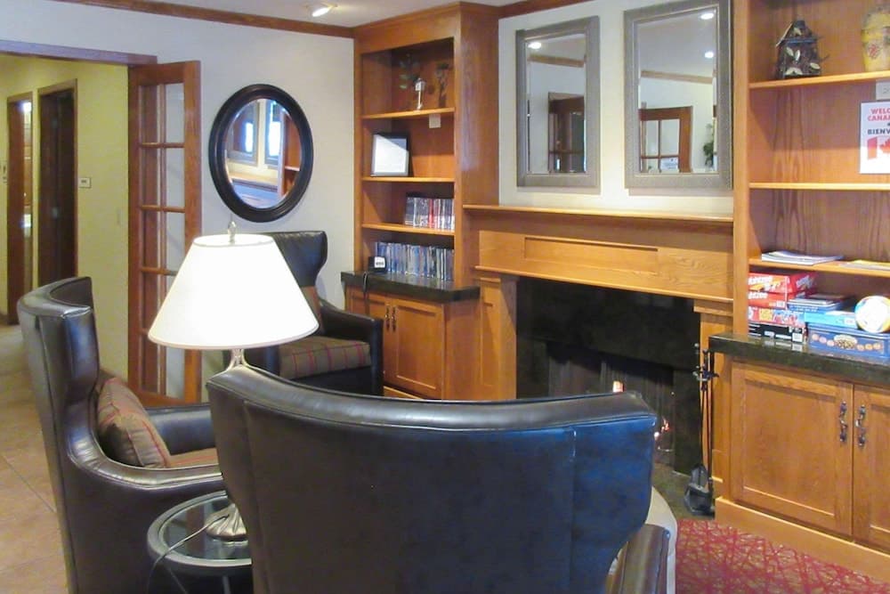 Quality Inn & Suites Detroit Lakes interior in Detroit Lakes, MN — gallery photo 2
