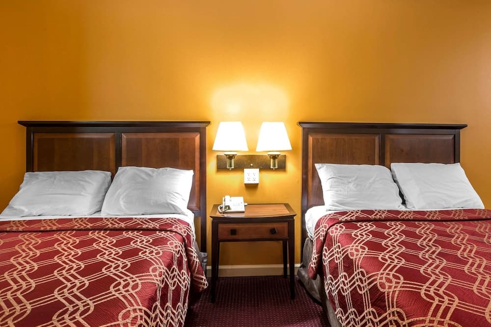 Econo Lodge At Six Flags property views in Austell, GA — gallery photo 3