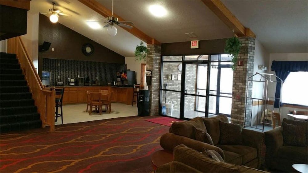 New Prague Inn & Suites interior in New Prague, MN — gallery photo 2