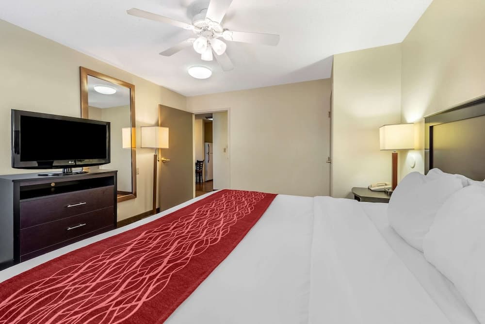 Comfort Inn & Suites Warsaw near US-30 gallery photo in Warsaw, IN — image 26