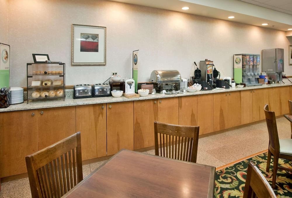Country Inn & Suites by Radisson, Birch Run-Frankenmuth, MI gallery photo in Birch Run, MI — image 8