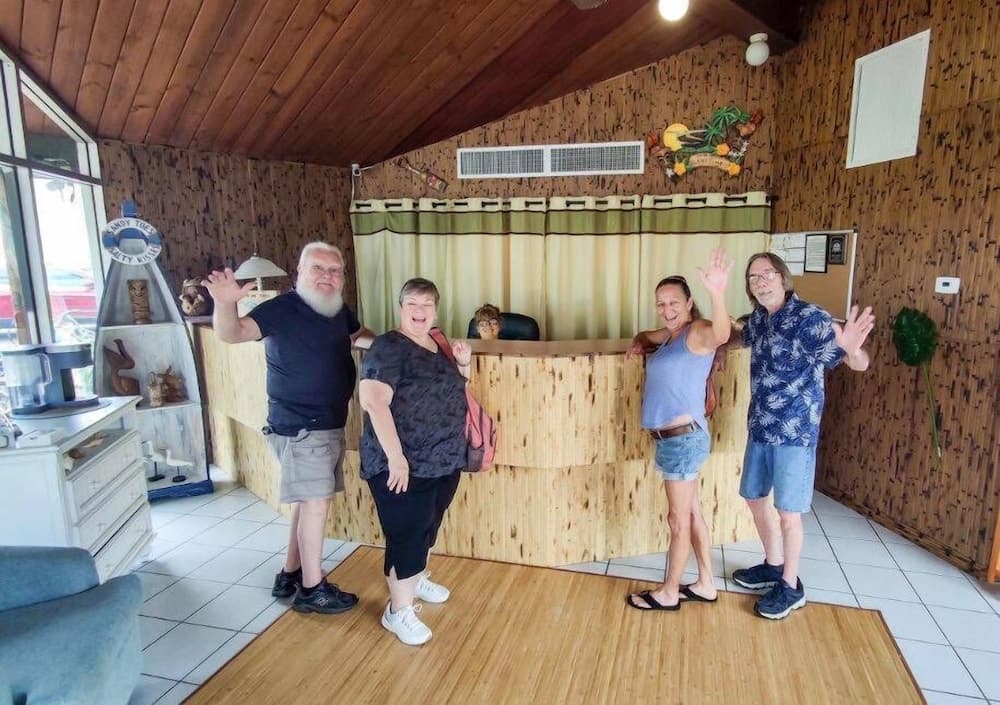 Kon Tiki Inn interior in Venice, FL — gallery photo 2
