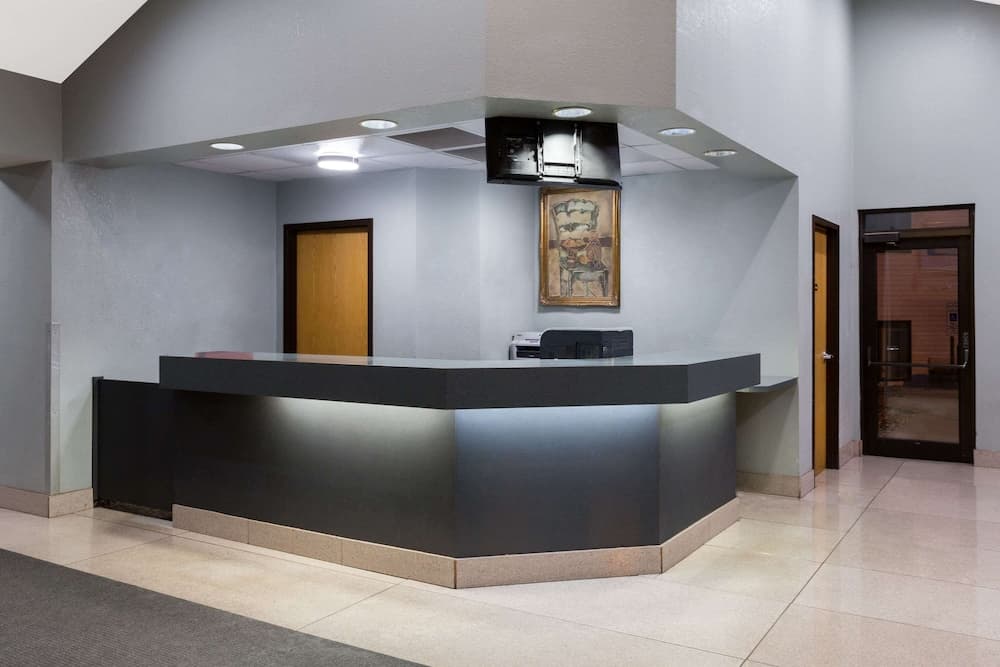 Super 8 by Wyndham Wisconsin Dells interior in Wisconsin Dells, WI — gallery photo 2