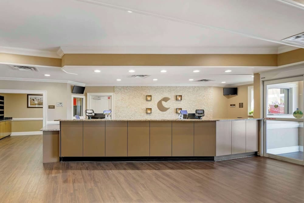 Comfort Inn & Suites Tifton interior in Tifton, GA — gallery photo 2