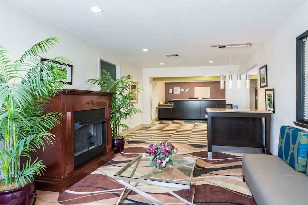 Quality Inn Warsaw near Rappahannock River property views in Warsaw, VA — gallery photo 3