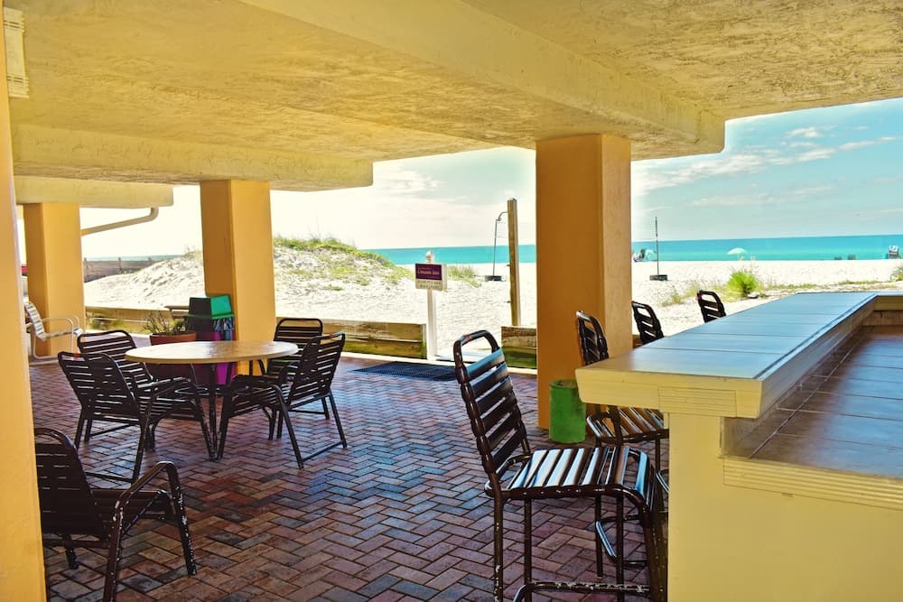Anna Maria Island Dream Inn interior in Bradenton Beach, FL — gallery photo 2