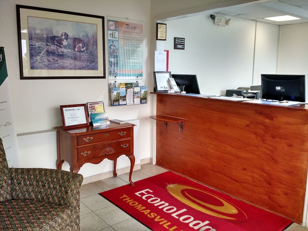 Econo Lodge Thomasville interior in Thomasville, GA — gallery photo 2