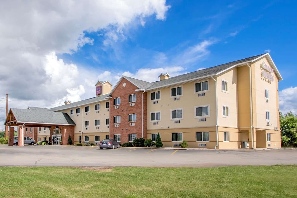 Comfort Suites Wisconsin Dells Area featured exterior or lobby in Portage, WI — similar hotel