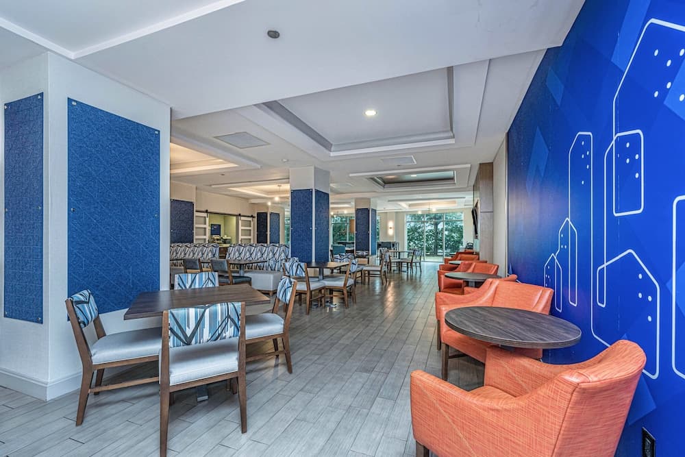 Holiday Inn Express & Suites Charleston Arpt-Conv Ctr Area gallery photo in North Charleston, SC — image 70