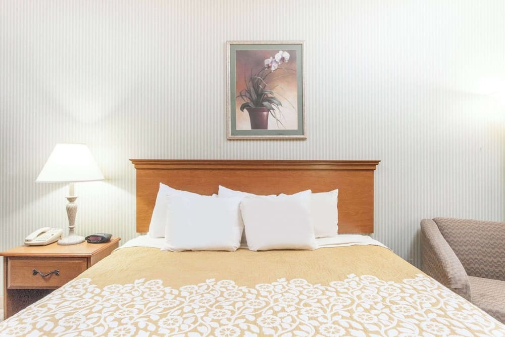 Days Inn & Suites by Wyndham Seaford gallery photo in Seaford, DE — image 18