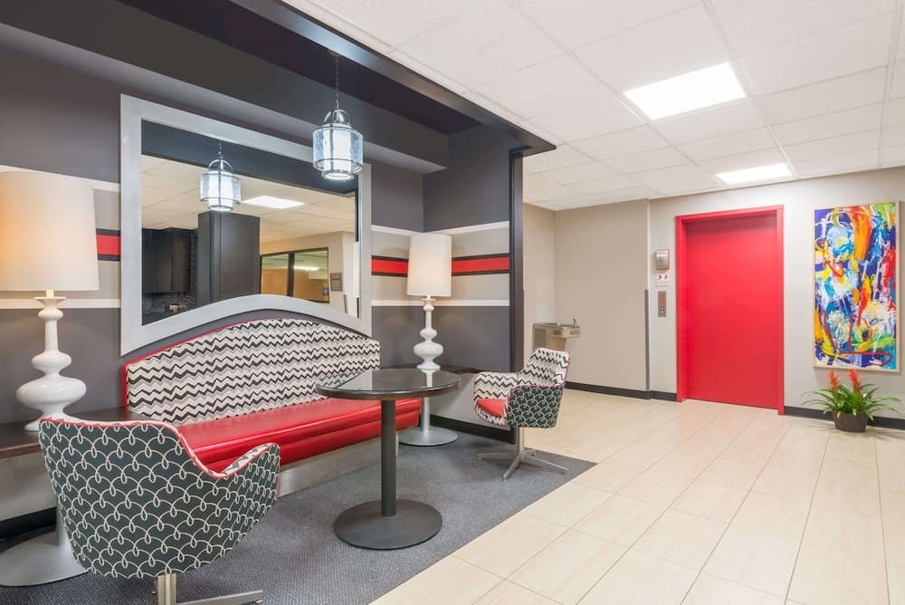 Ramada by Wyndham Catlettsburg/Ashland interior in Catlettsburg, KY — gallery photo 2