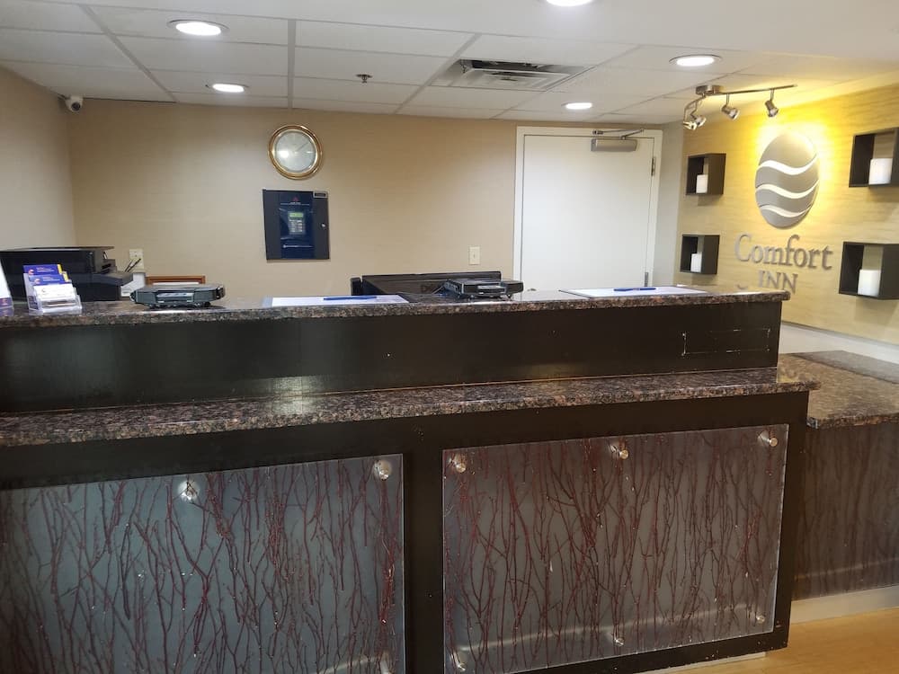 Comfort Inn North of Asheville interior in Mars Hill, NC — gallery photo 2