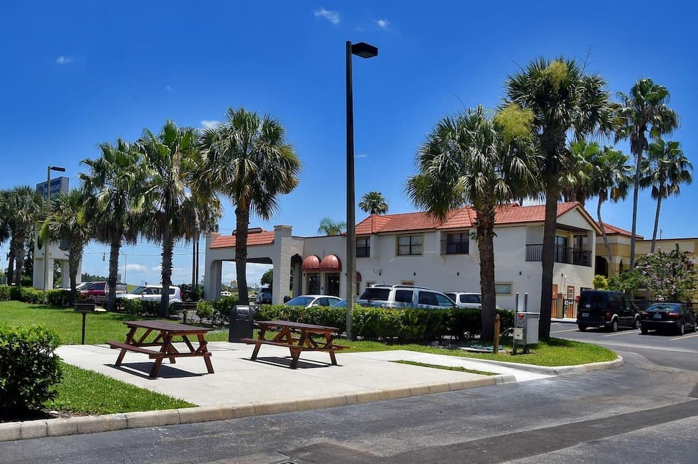 Baymont by Wyndham Orlando East featured exterior or lobby in Orlando, FL — similar hotel