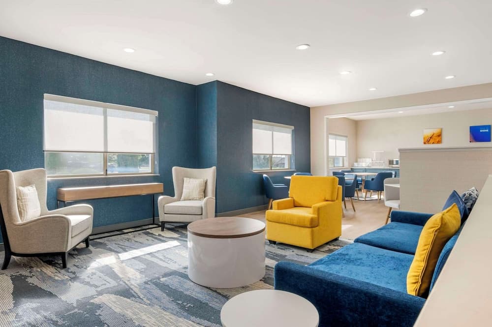 Comfort Inn Kendallville East gallery photo in Kendallville, IN — image 21