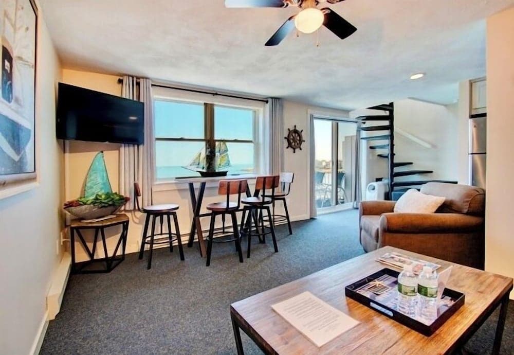 Captain's Bounty On The Beach property views in Rockport — gallery photo 3