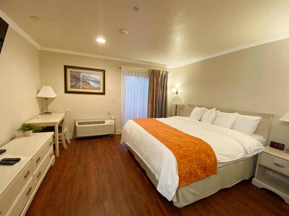 Monarch Valley Inn Marina at Monterey Bay property views in Marina, CA — gallery photo 3
