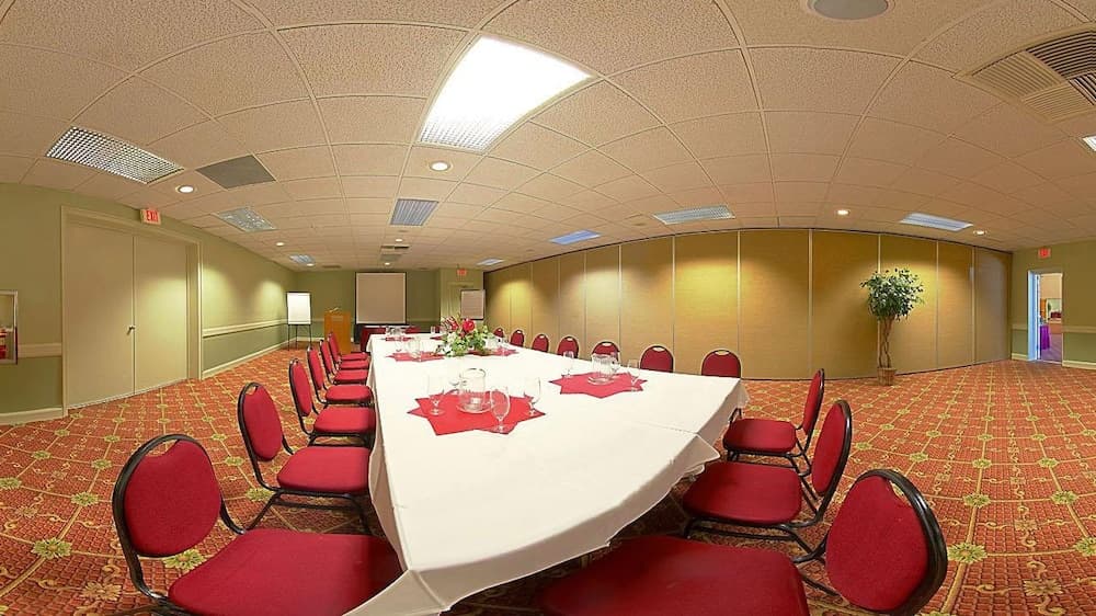 Ramada by Wyndham Boise interior in Boise, ID — gallery photo 2