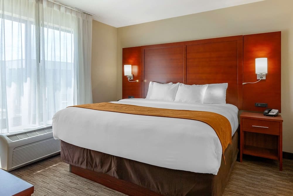 Comfort Suites Oshkosh West gallery photo in Oshkosh, WI — image 9