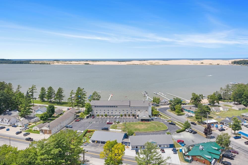 Dunes Waterfront Resort gallery photo in Mears, MI — image 56