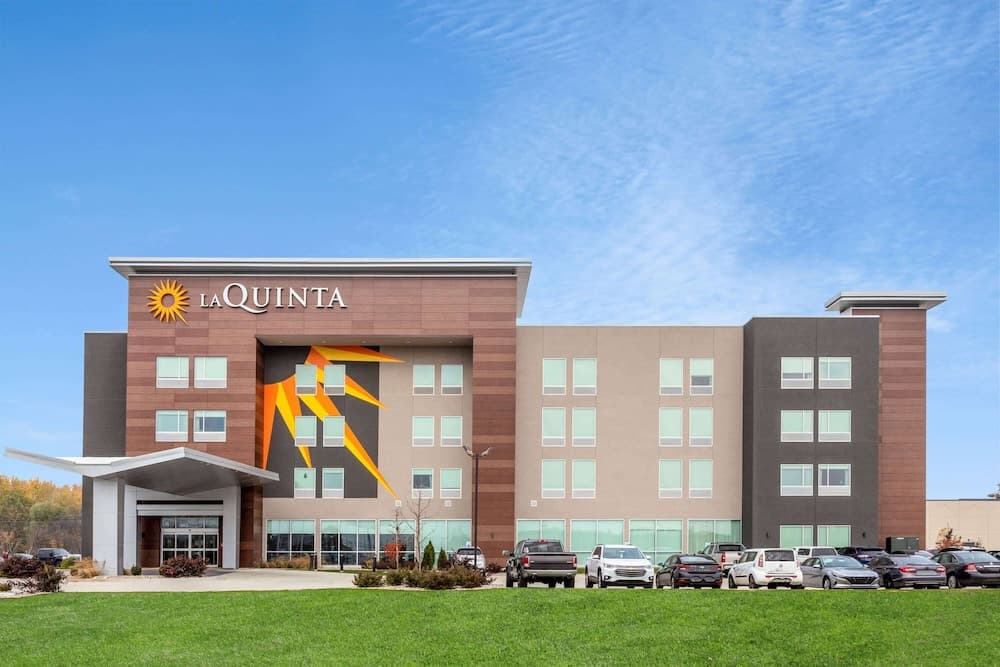 La Quinta Inn & Suites by Wyndham Shorewood gallery photo in Joliet, IL — image 21